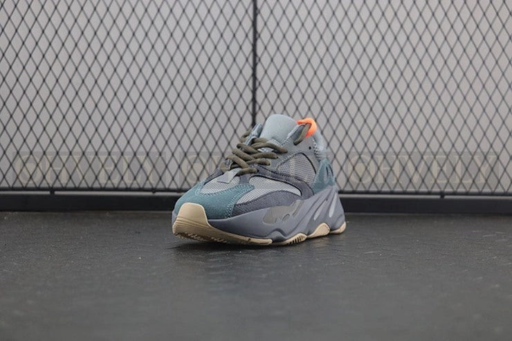 YEEZY 700 틸 블루 상품 썸네일