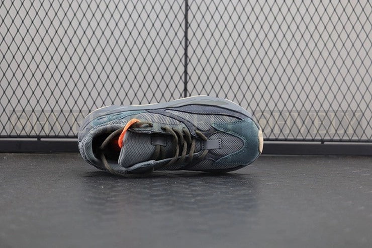 YEEZY 700 틸 블루 상품 썸네일