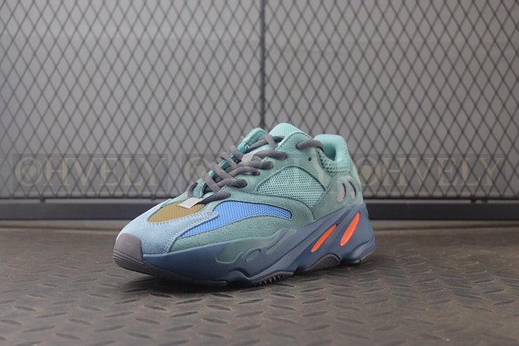 YEEZY 700 페디드 아주르 상품 썸네일
