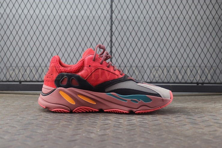 YEEZY 700 하이레스 레드 상품 썸네일