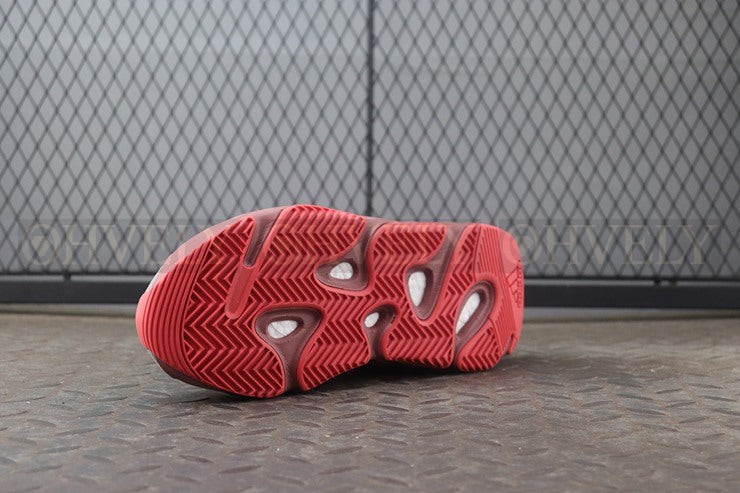 YEEZY 700 하이레스 레드 상품 썸네일