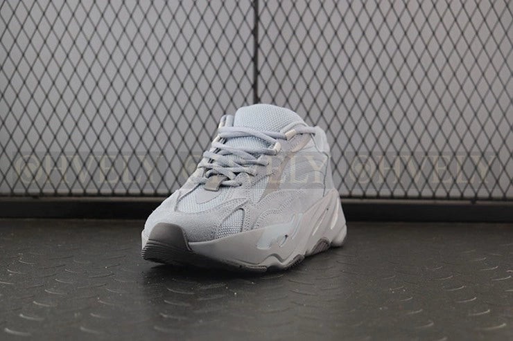 YEEZY 700 호스피탈 블루 상품 썸네일