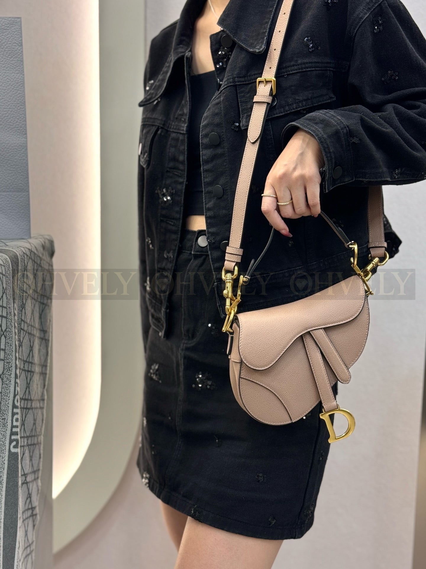 디올 새들 스트랩백 그레인 미니 상품 썸네일