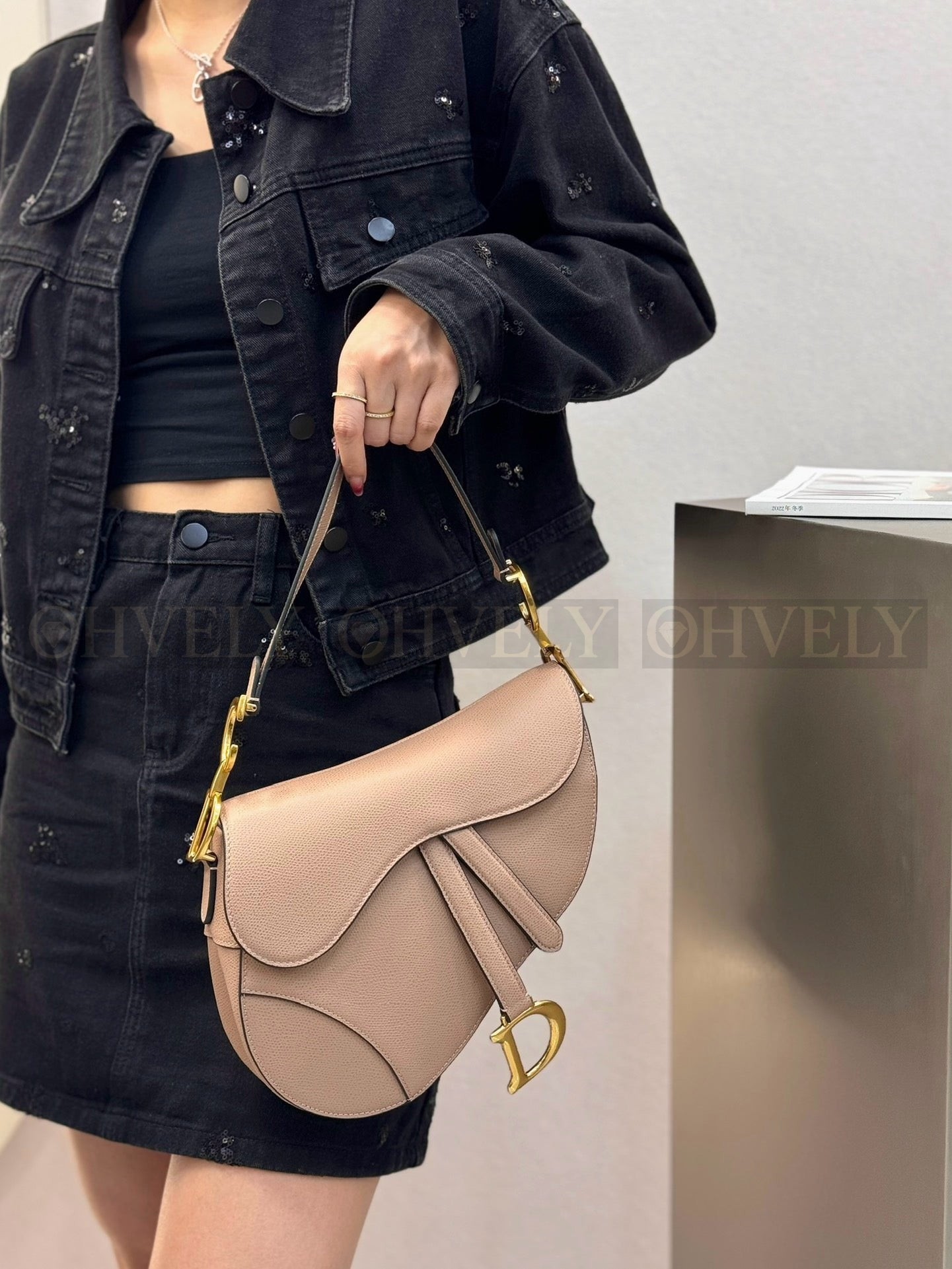 디올 새들 스트랩백 그레인 미디움 상품 썸네일