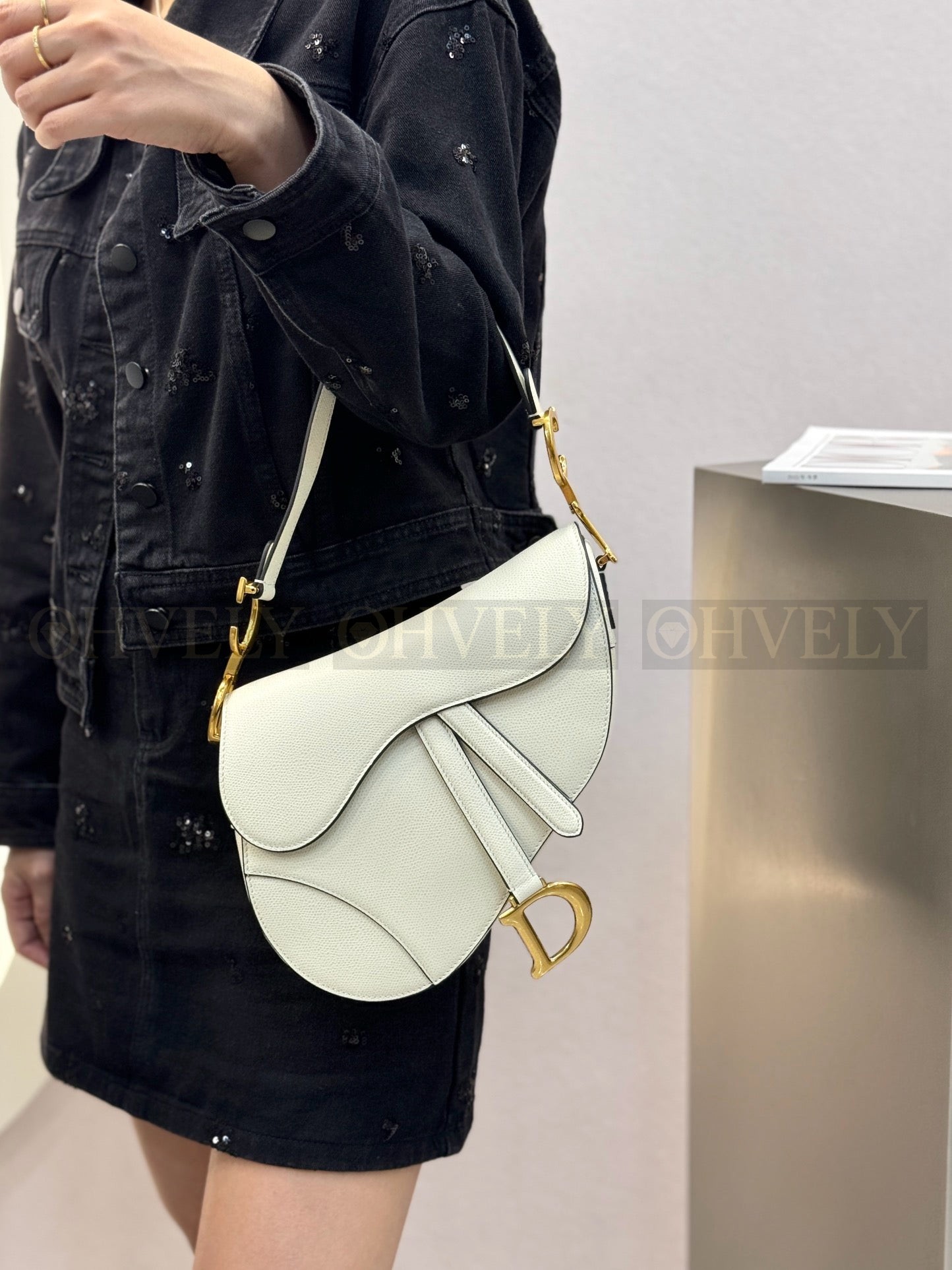 디올 새들 스트랩백 그레인 미디움 상품 썸네일