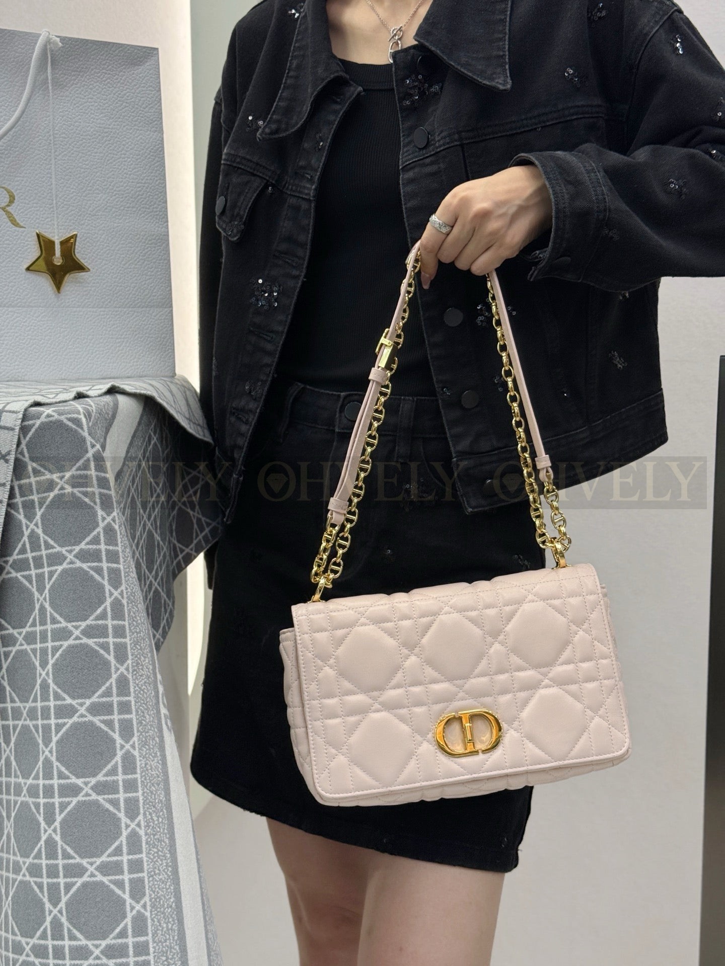 디올 소프트 카로백 미디움 상품 썸네일