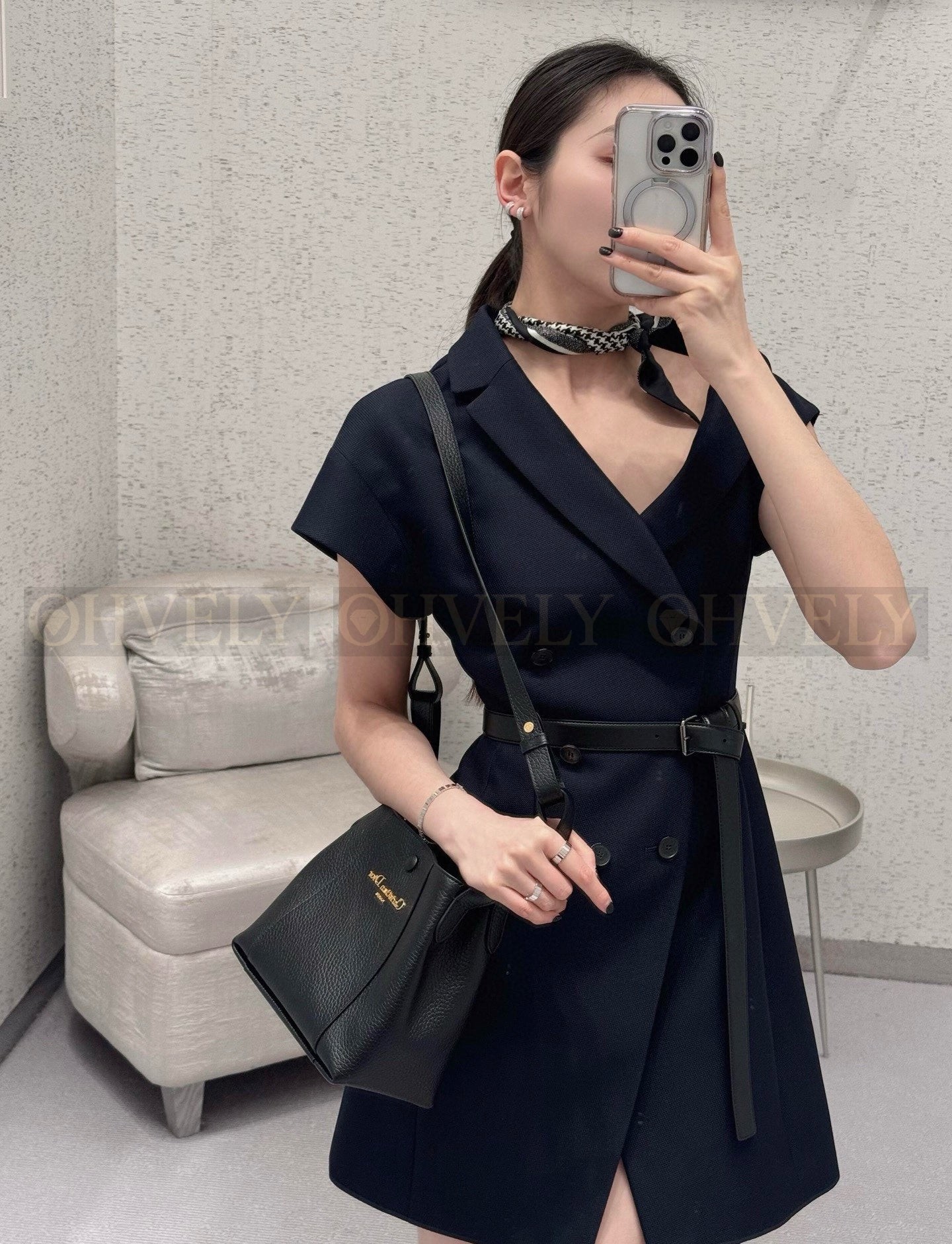 디올 시그니처 그레인 버킷백 스몰 상품 썸네일