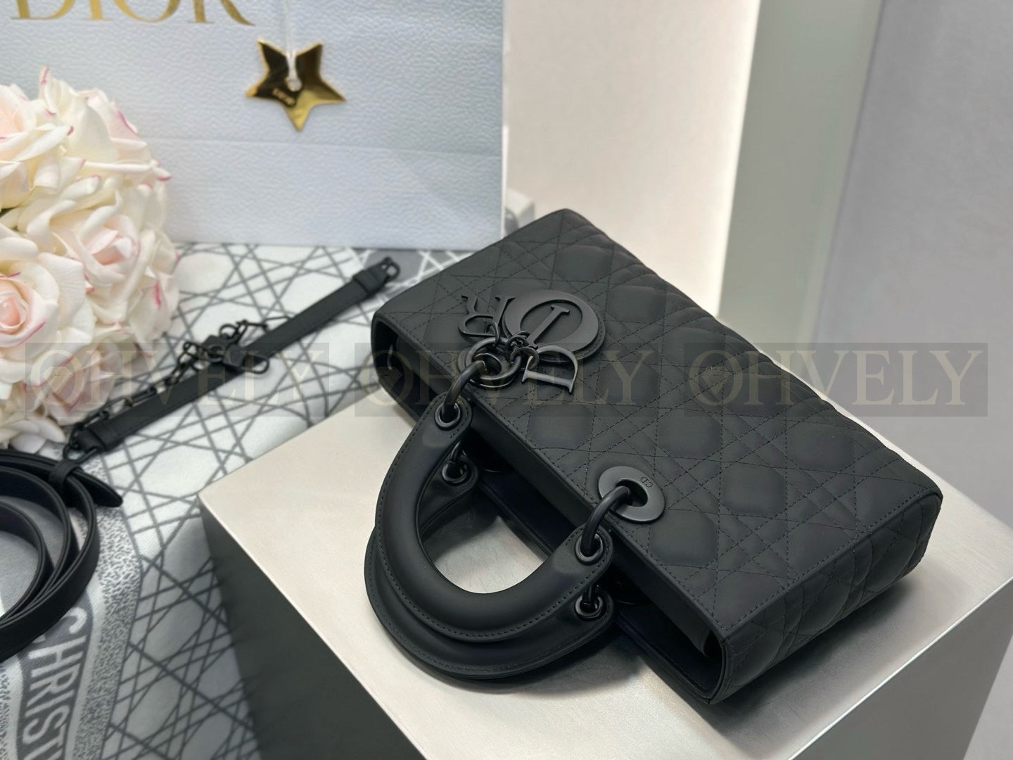 디올 울트라 매트 디조이백 미디움 상품 썸네일