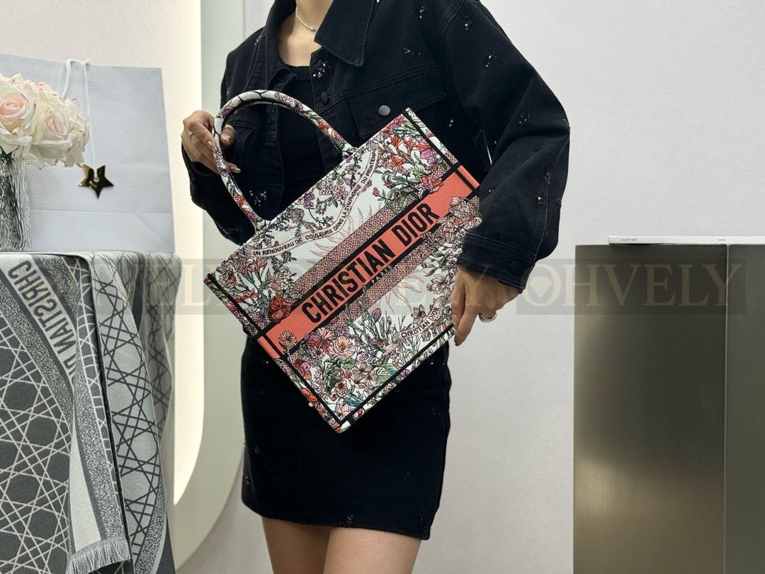 디올 쎄종 쏠레이 자수 북 토트백 미디움 상품 썸네일