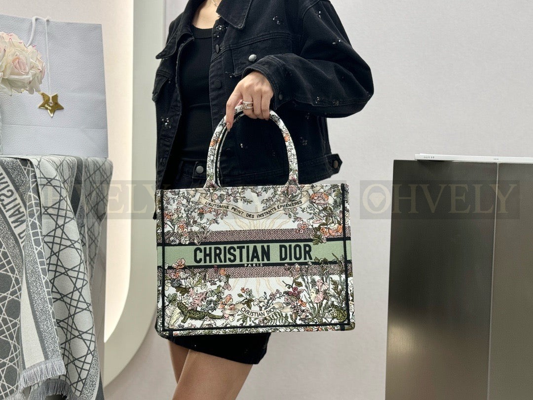 디올 쎄종 쏠레이 자수 북 토트백 미디움 상품 썸네일