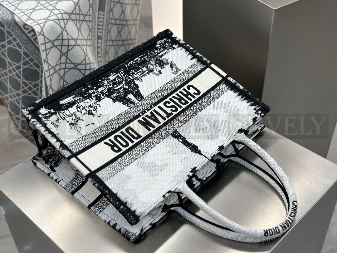 디올 파리 자수 북 토트백 미디움 상품 썸네일