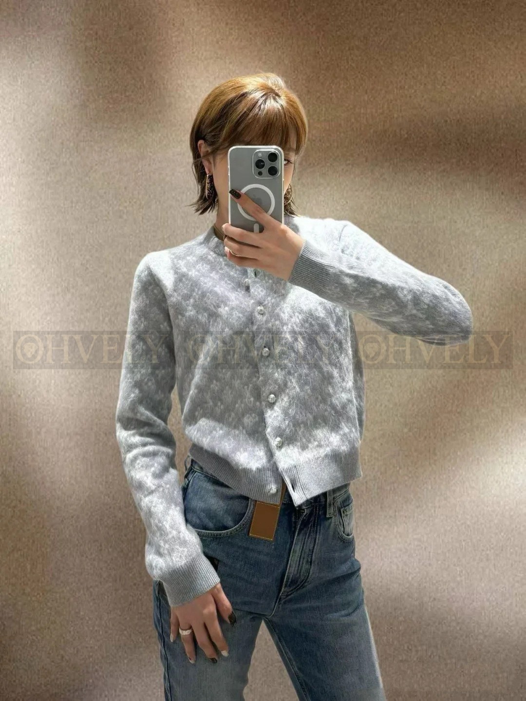 【 ZP 】Louis Vuitton 2025 모노그램 버튼 가디건 그레이 (매장가 368만원) 상품 썸네일