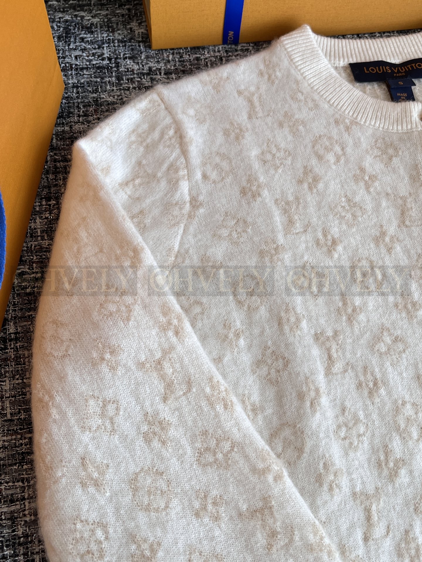 【 ZP 】Louis Vuitton 2025 모노그램 버튼 가디건 아이보리 (매장가 368만원) 상품 썸네일