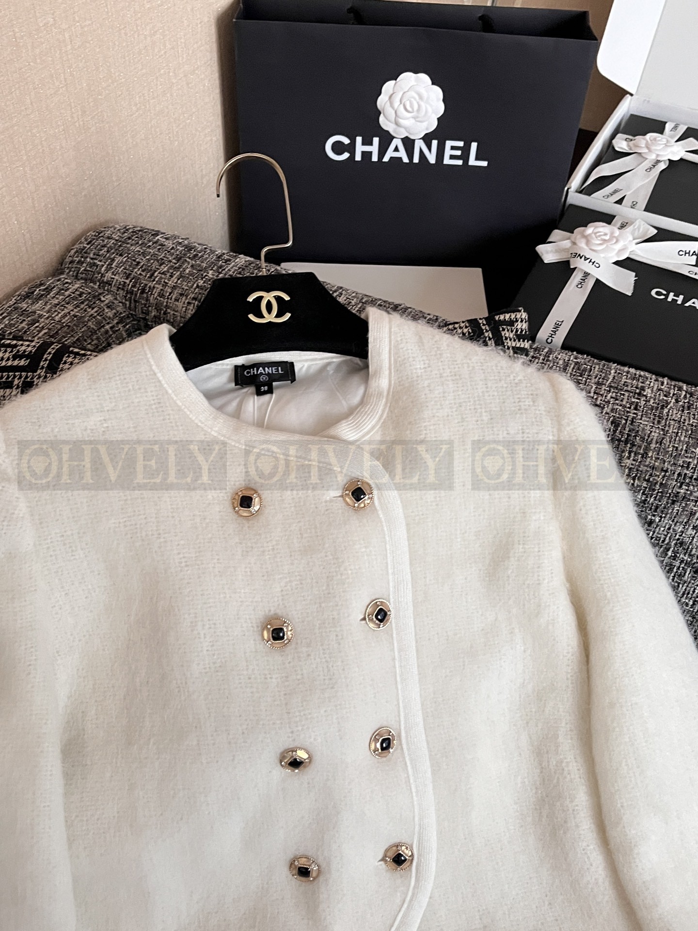 【 ZP 】CHANEL 2025 니트 자켓 (매장가 682만원) 상품 썸네일