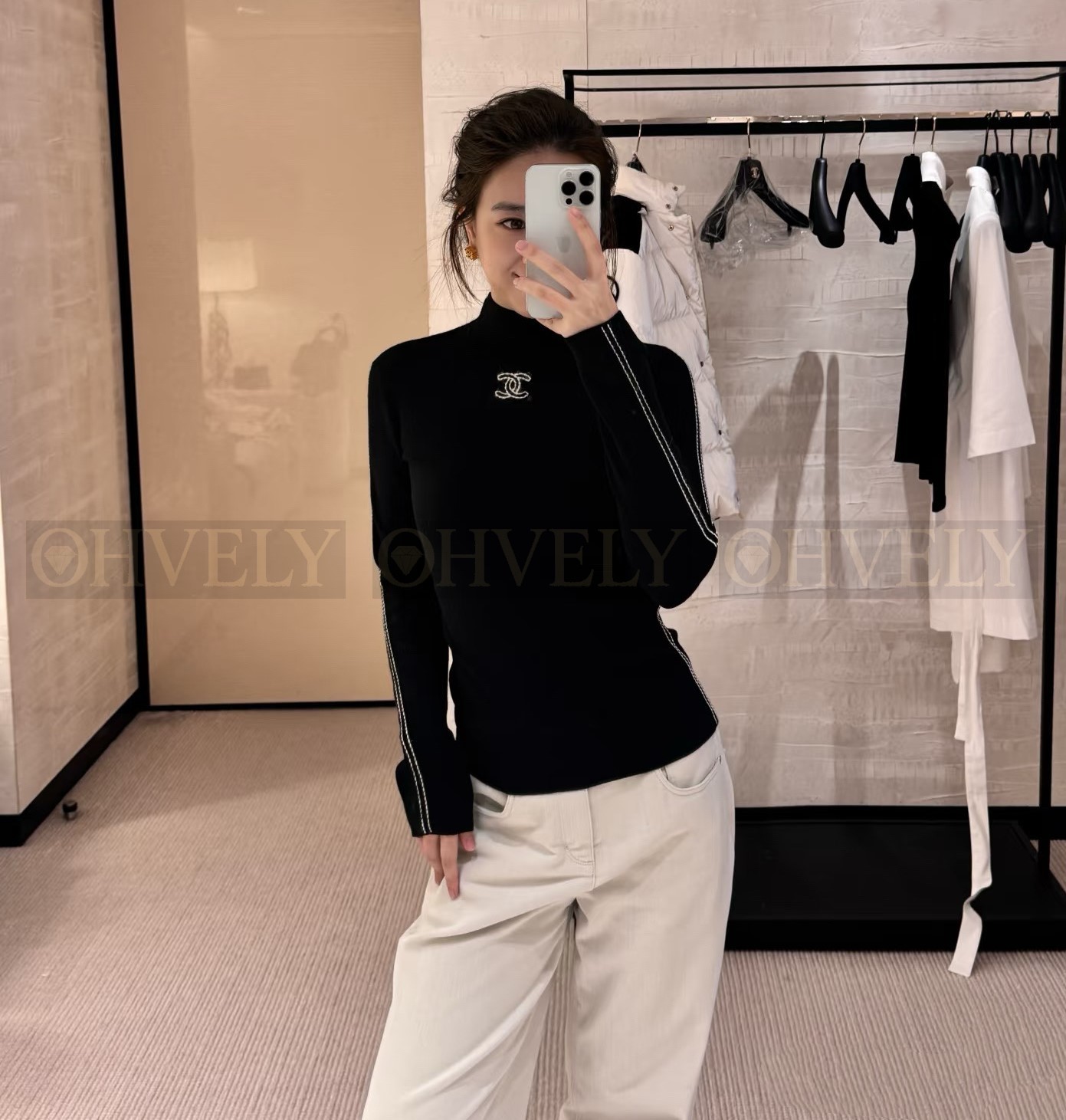 【 ZP 】CHANEL 2025 스웨터 (매장가 490만원) 상품 썸네일