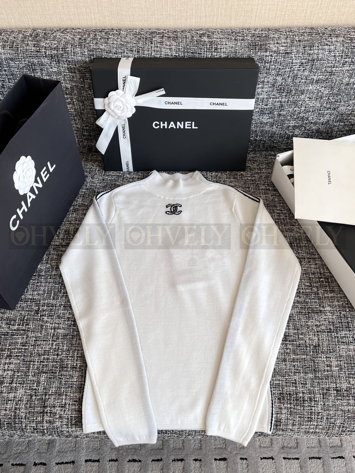 【 ZP 】CHANEL 2025 스웨터 (매장가 490만원) 상품 썸네일