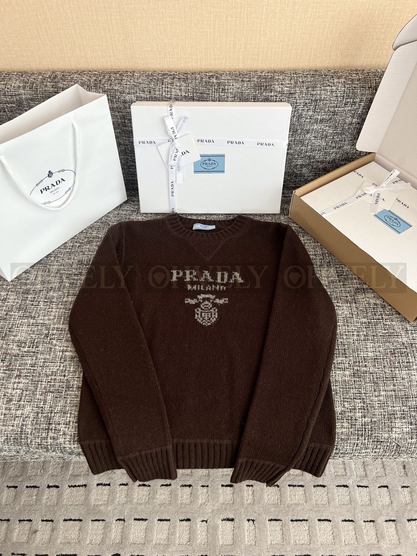 【 ZP 】Prada 2025 니트 스웨터 (매장가 358만원) 상품 썸네일