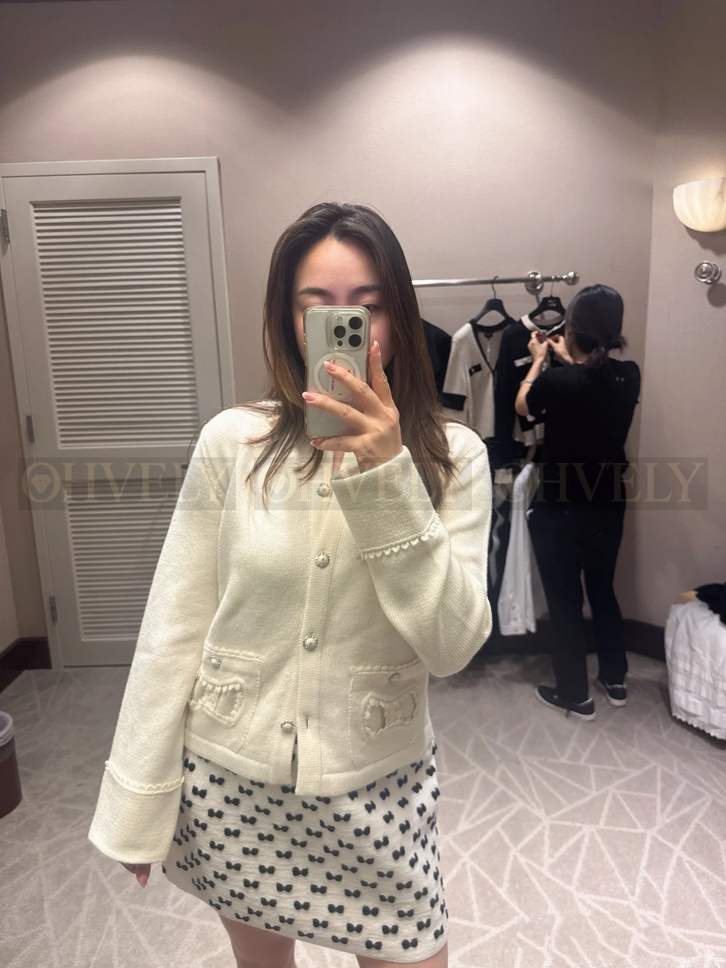 【 ZP 】CHANEL 2025 스웨터가디건 (매장가 696만원) 상품 썸네일
