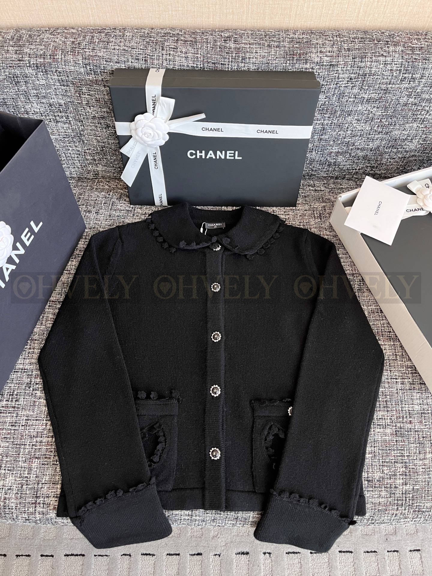 【 ZP 】CHANEL 2025 스웨터가디건 (매장가 696만원) 상품 썸네일