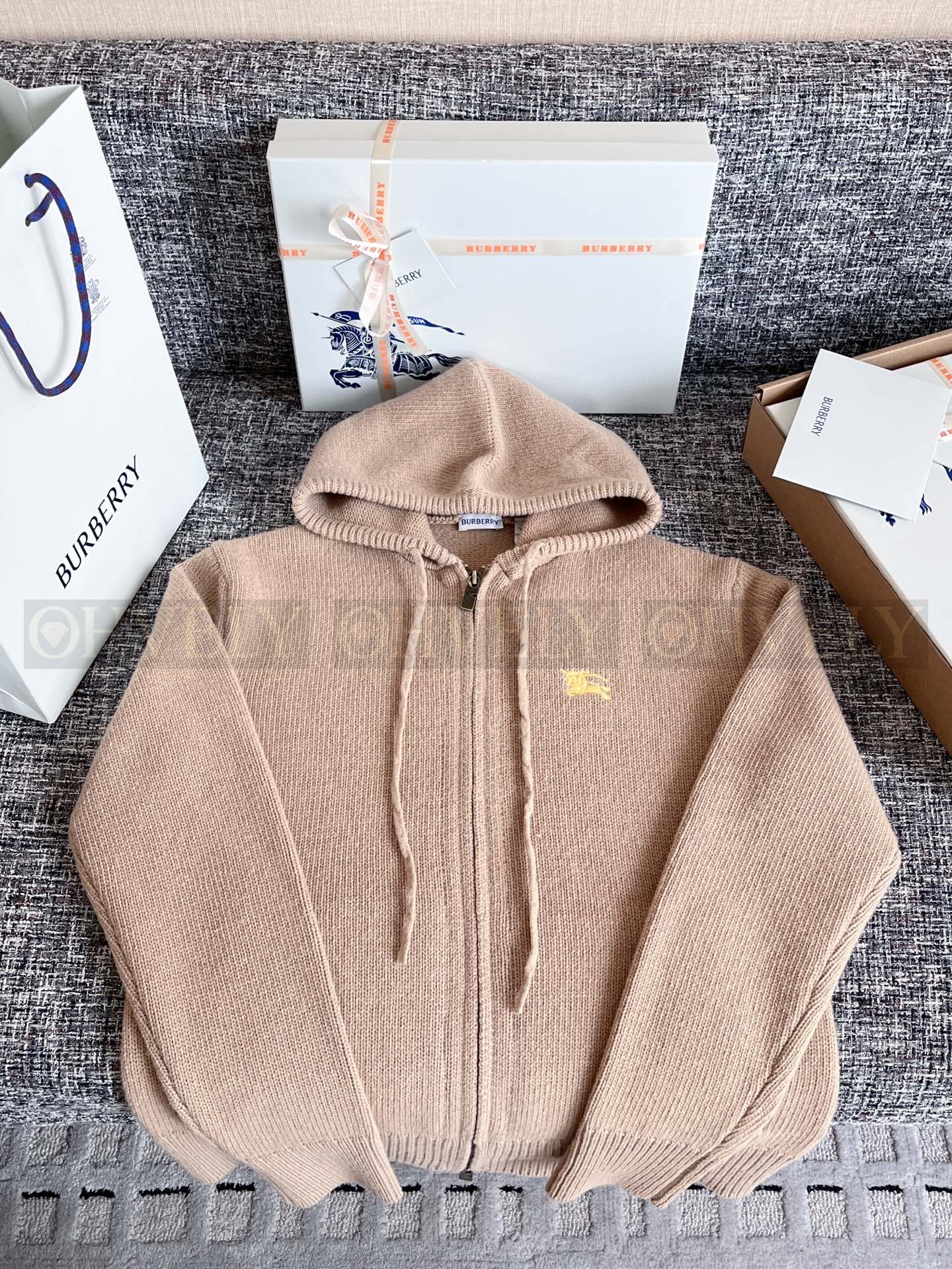 【 ZP 】Burberry 2025 니트 후드 집업 (매장가 237만원) 상품 썸네일