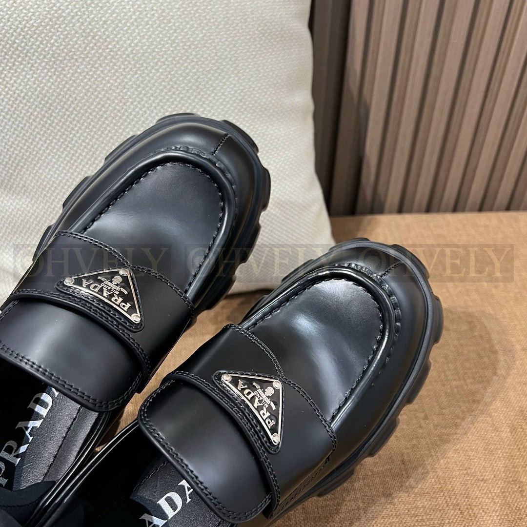 프라다 모놀리스 로퍼 상품 썸네일