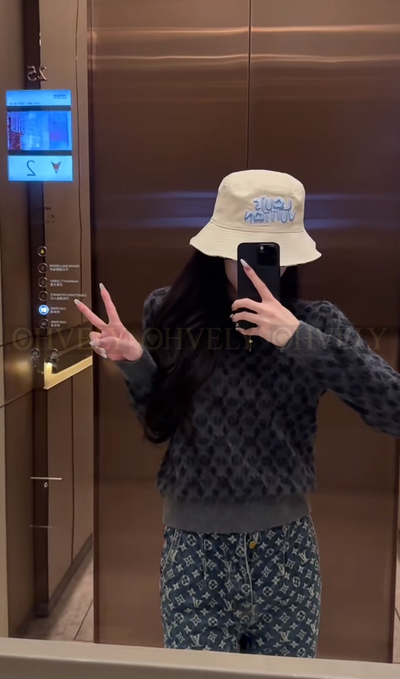 【 ZP 】Louis Vuitton 2025 스웨터 (매장가 336만원) 상품 썸네일