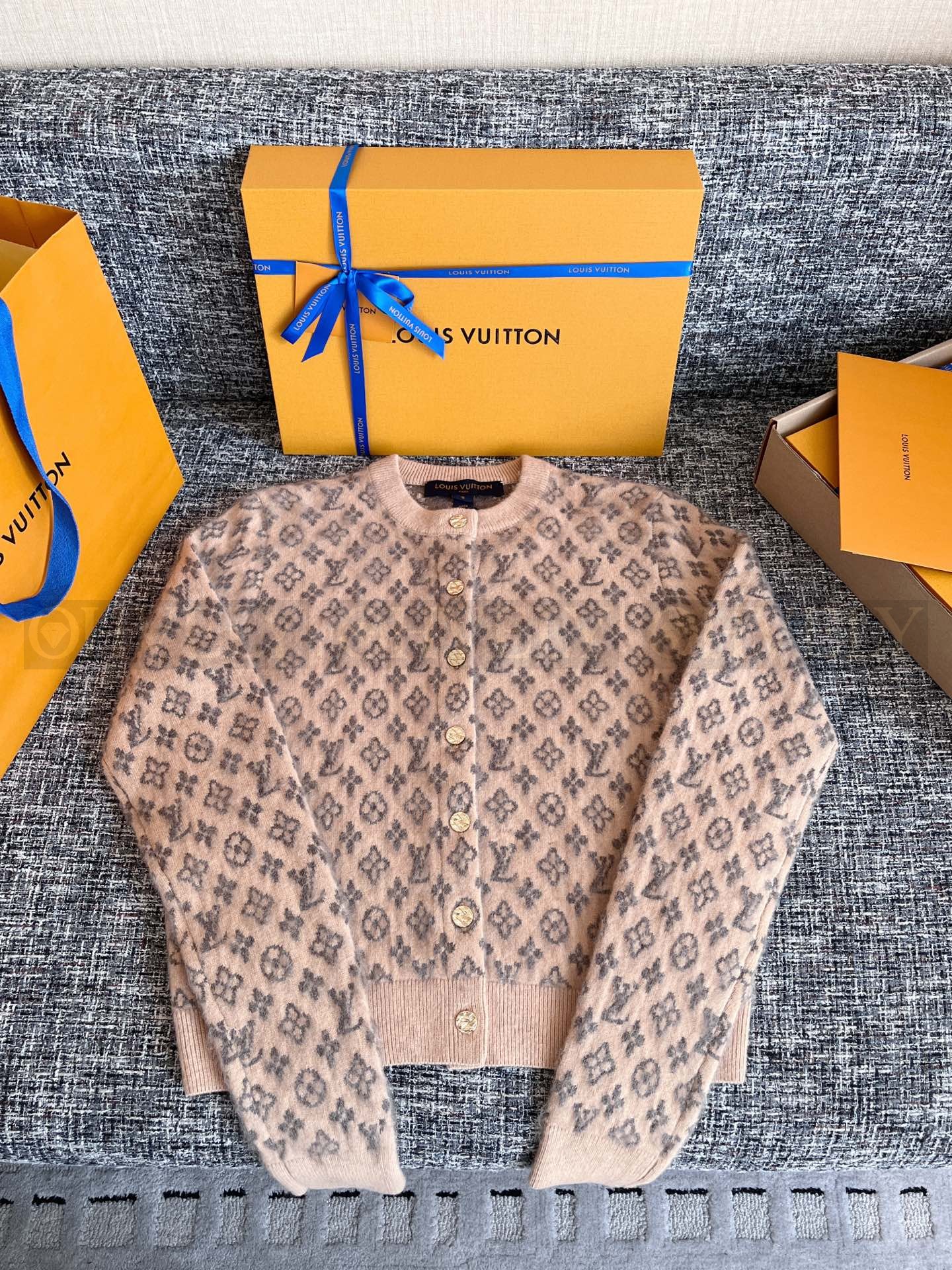 【 ZP 】Louis Vuitton 2025 모노그램 가디건 (매장가 398만원) 상품 썸네일