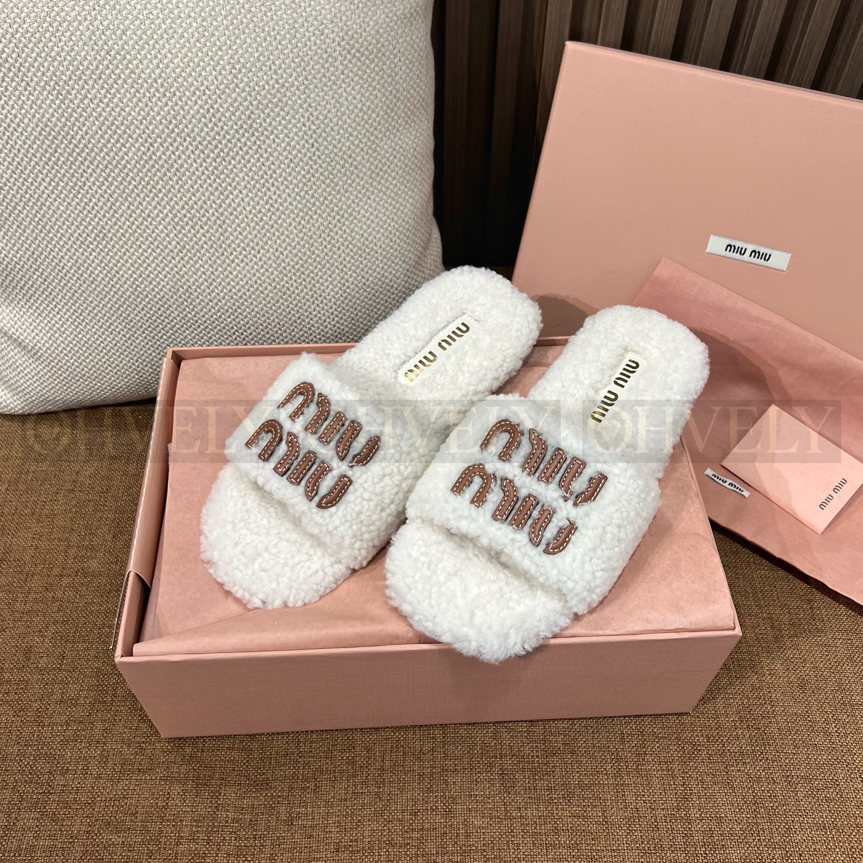 미우미우 시어링 슬라이드 상품 썸네일