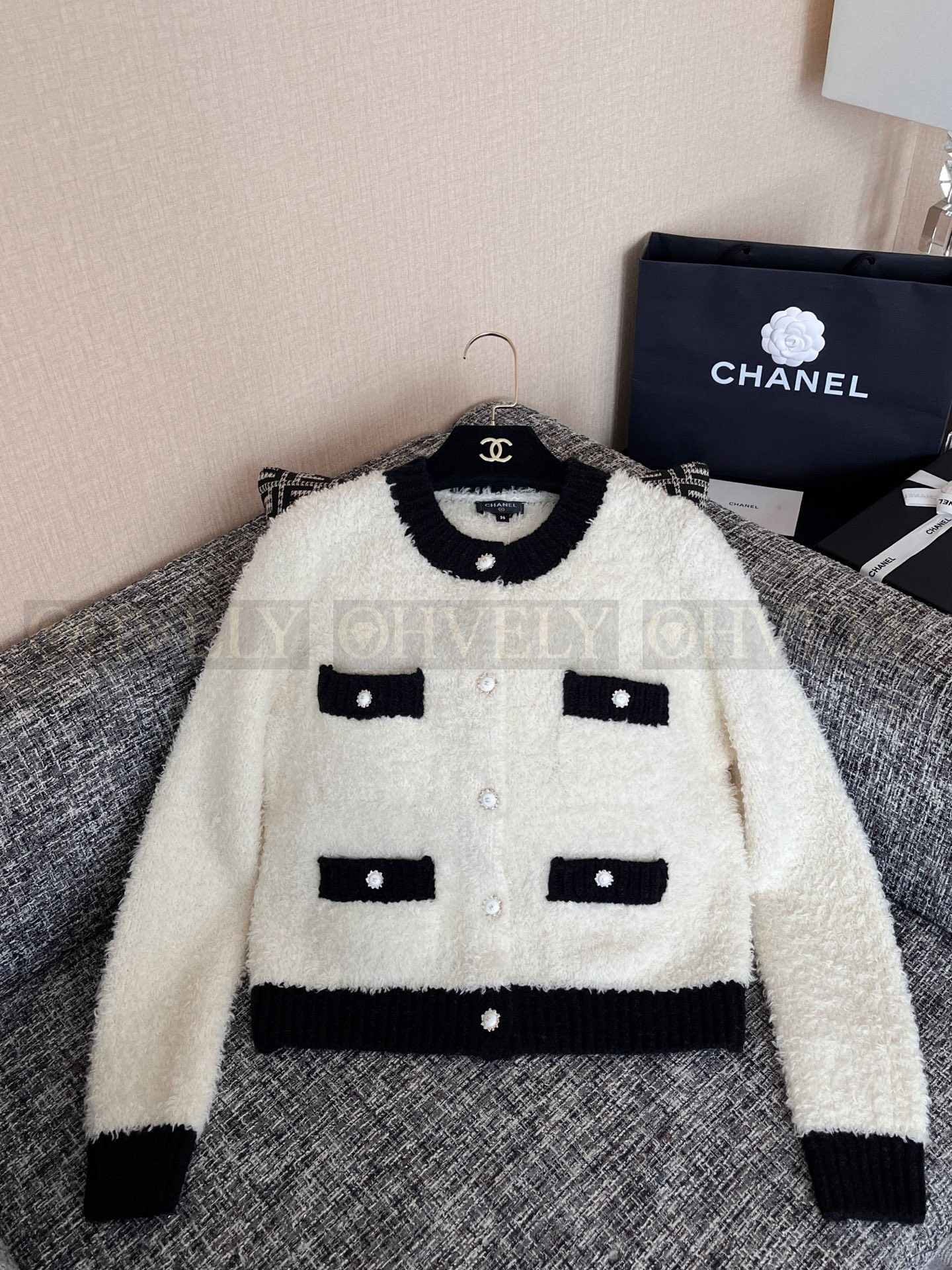 【 ZP 】CHANEL 2025 트위드 가디건 (매장가 676만원) 상품 썸네일
