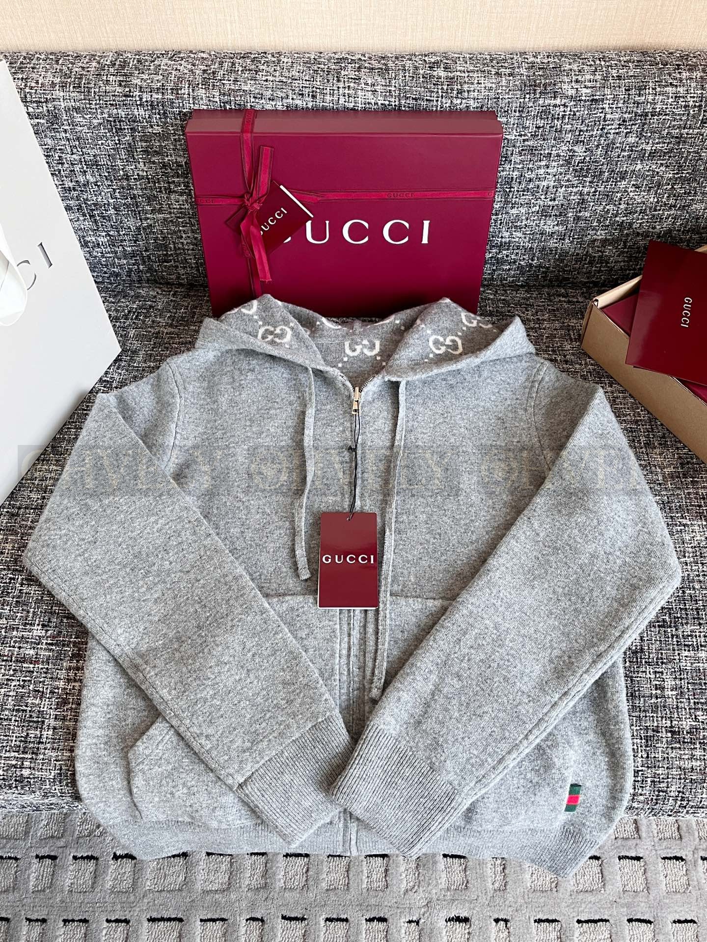 【 ZP 】Gucci 2025 가디건 (매장가 386만원) 상품 썸네일