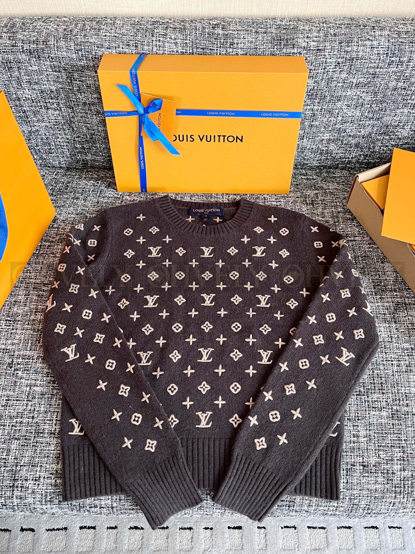 【 ZP 】Louis Vuitton 2025 스웨터 (매장가 360만원) 상품 썸네일