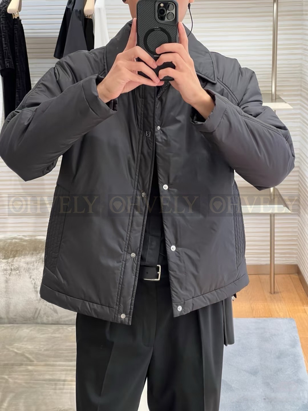 【 ZP 】FENDI 블랙 점퍼 (매장가 520만원) 상품 썸네일
