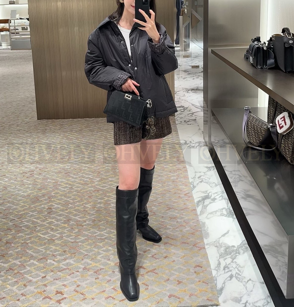【 ZP 】FENDI 블랙 점퍼 (매장가 520만원) 상품 썸네일