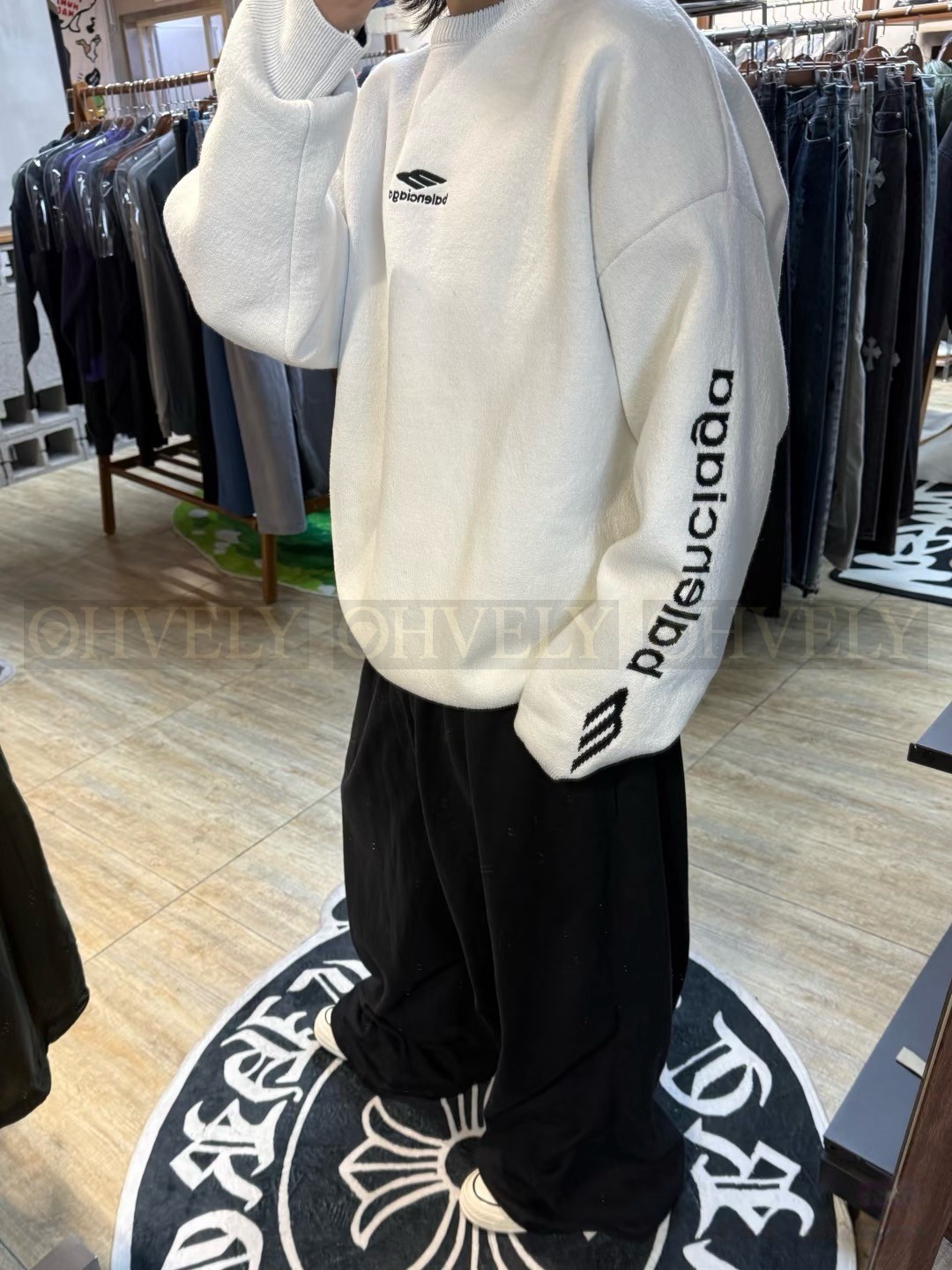 【 ZP 】BALENCIAGA 맨투맨 화이트 (매장가 288만원) 상품 썸네일