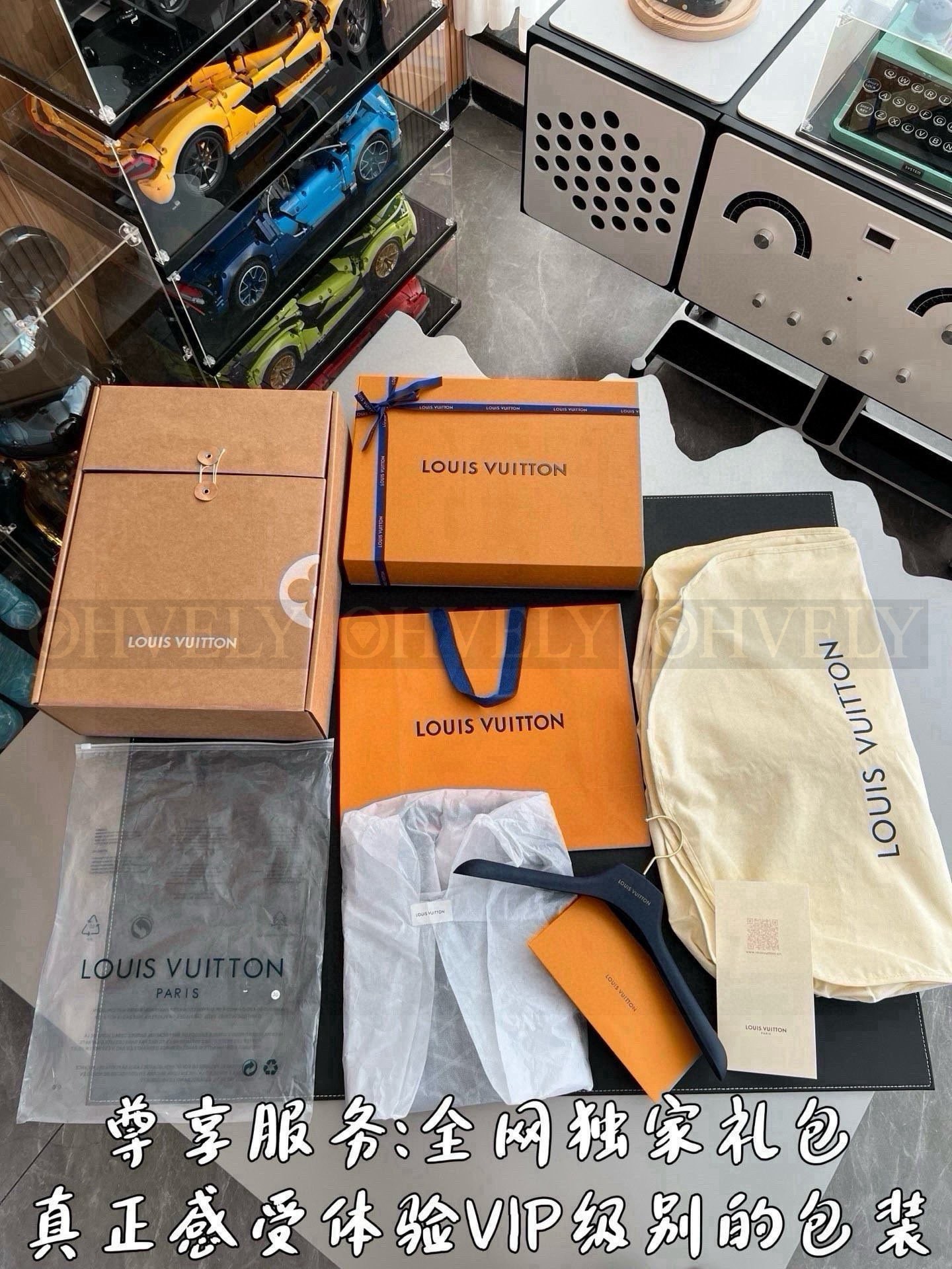 【 ZP 】LOUIS VUITTON 니트 - 블루 (매장가 232만원) 상품 썸네일