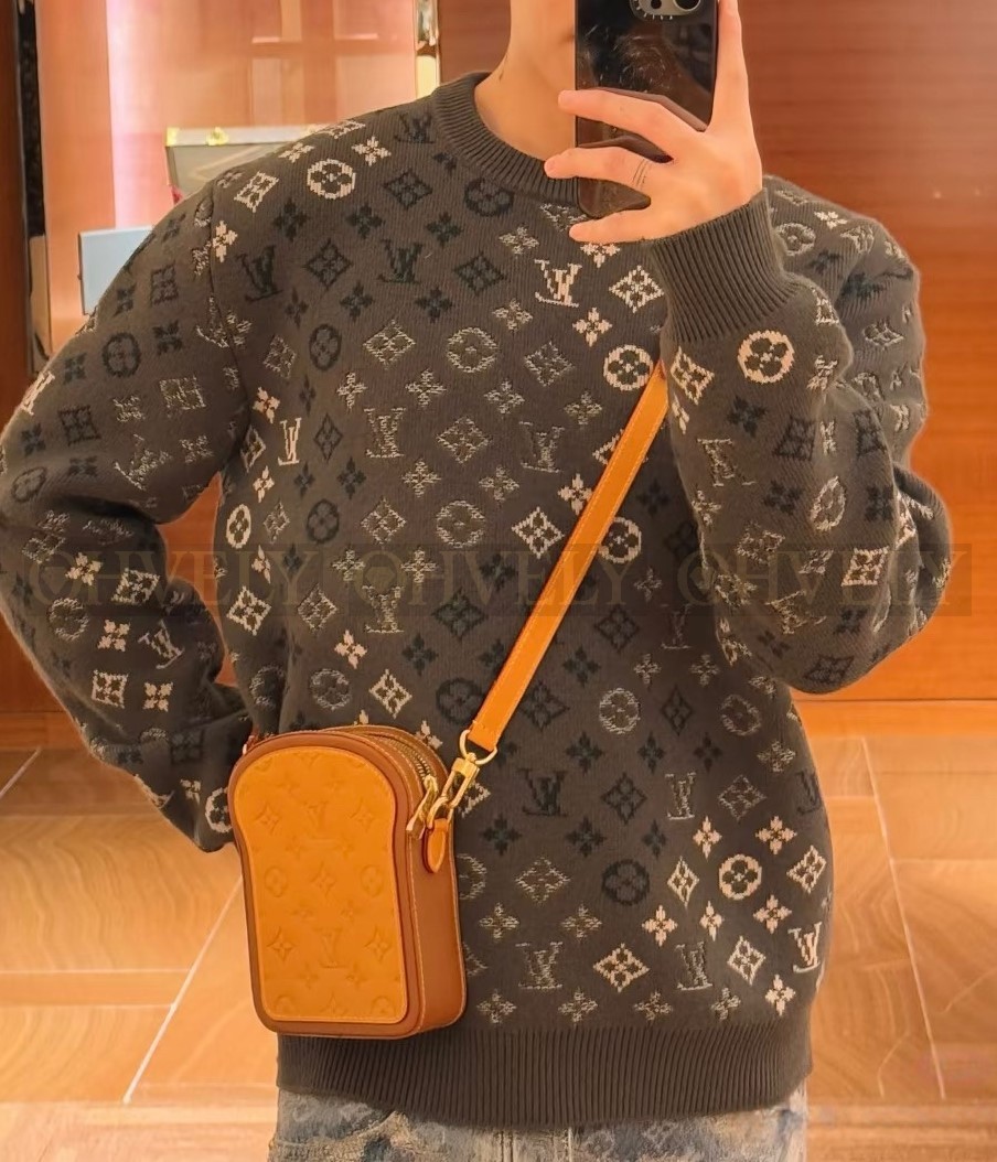 【 ZP 】LOUIS VUITTON 맨투맨 (매장가 302만원) 상품 썸네일