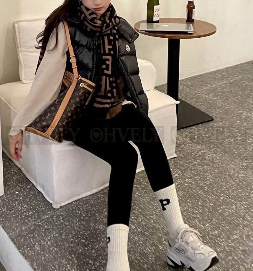 【 ZP 】MONCLER 패딩 조끼 (매장가 184만원) 상품 썸네일