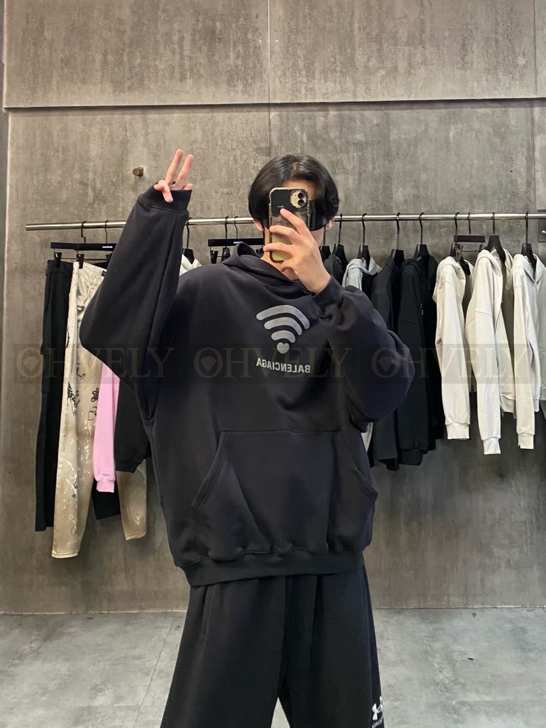 【 ZP 】BALENCIAGA 후드 맨투맨 (매장가 172만원) 상품 썸네일