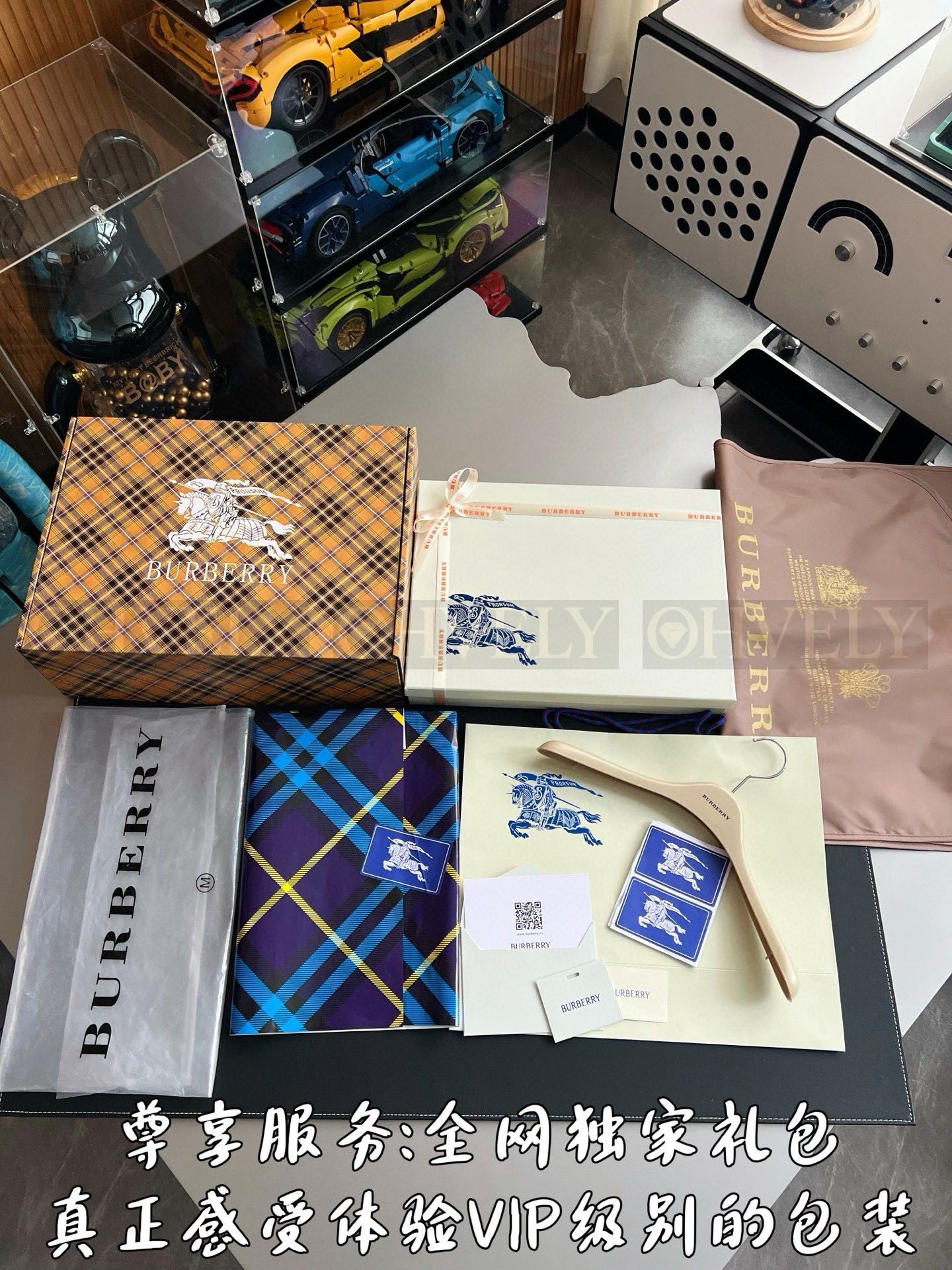 【 ZP 】Burberry 라이트웨이트 베이지 나일론 브렌드 자켓 (매장가 175만원) 상품 썸네일