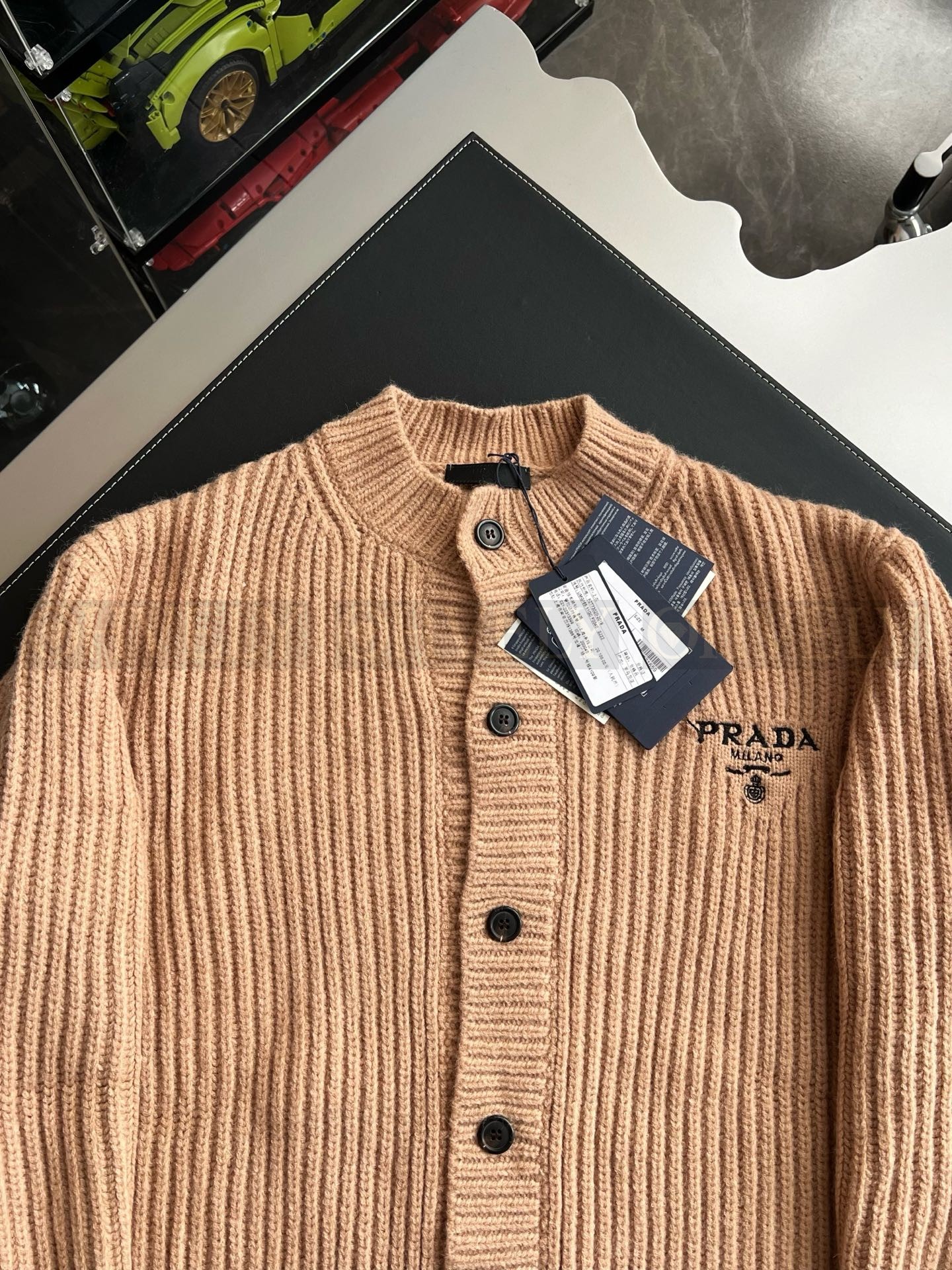 【 ZP 】Prada 가디건 (매장가 402만원) 상품 썸네일