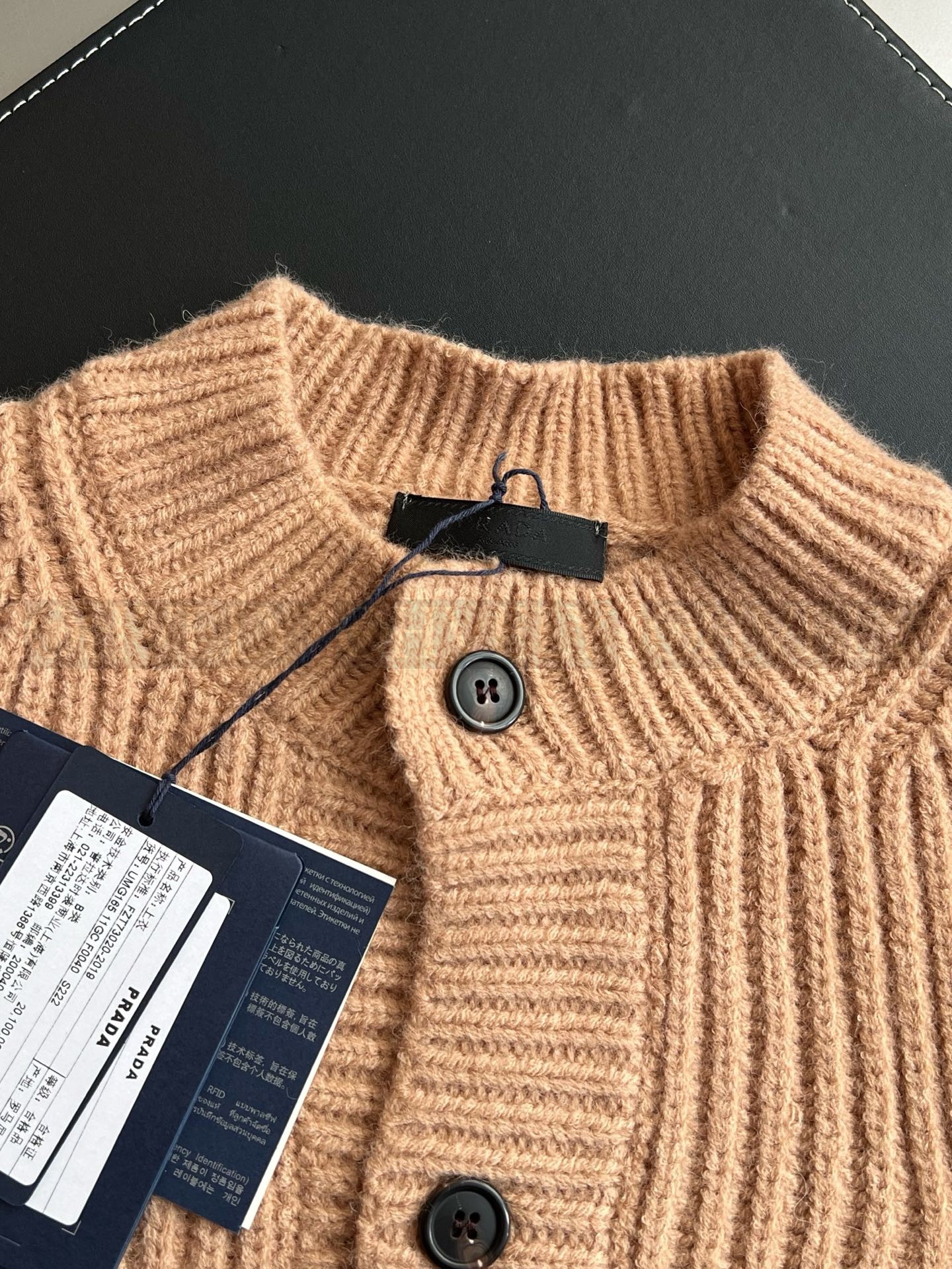 【 ZP 】Prada 가디건 (매장가 402만원) 상품 썸네일