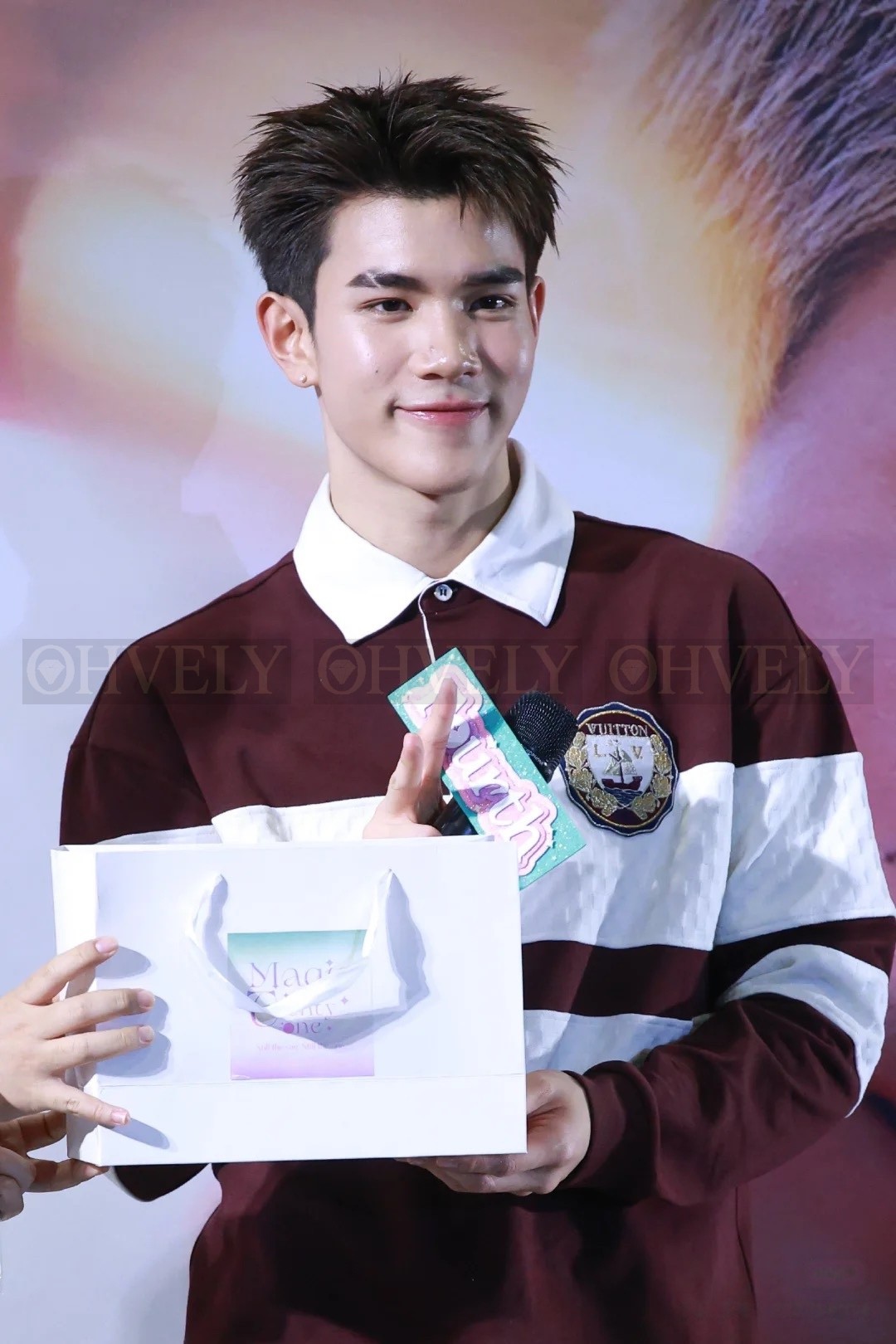 【 ZP 】LOUIS VUITTON 카라 티셔츠 (매장가 235만원) 상품 썸네일