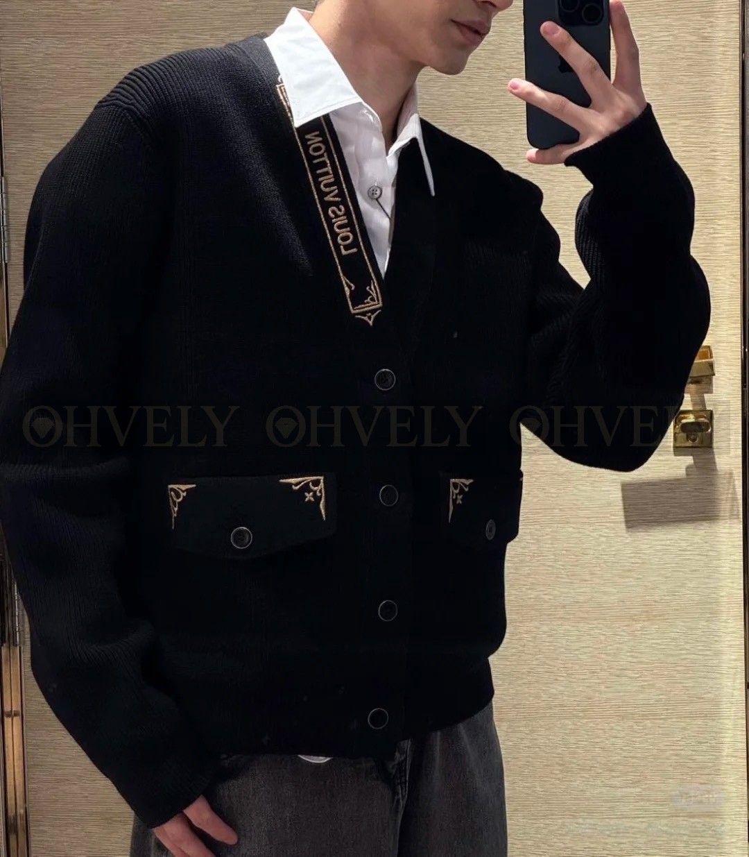 【 ZP 】LOUIS VUITTON 가디건 (매장가 356만원) 상품 썸네일