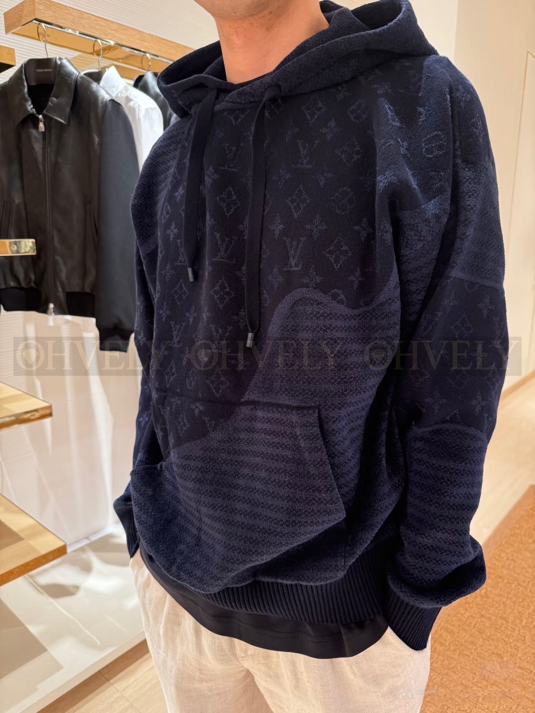 【 ZP 】LOUIS VUITTON 후드 맨투맨 (매장가 340만원) 상품 썸네일