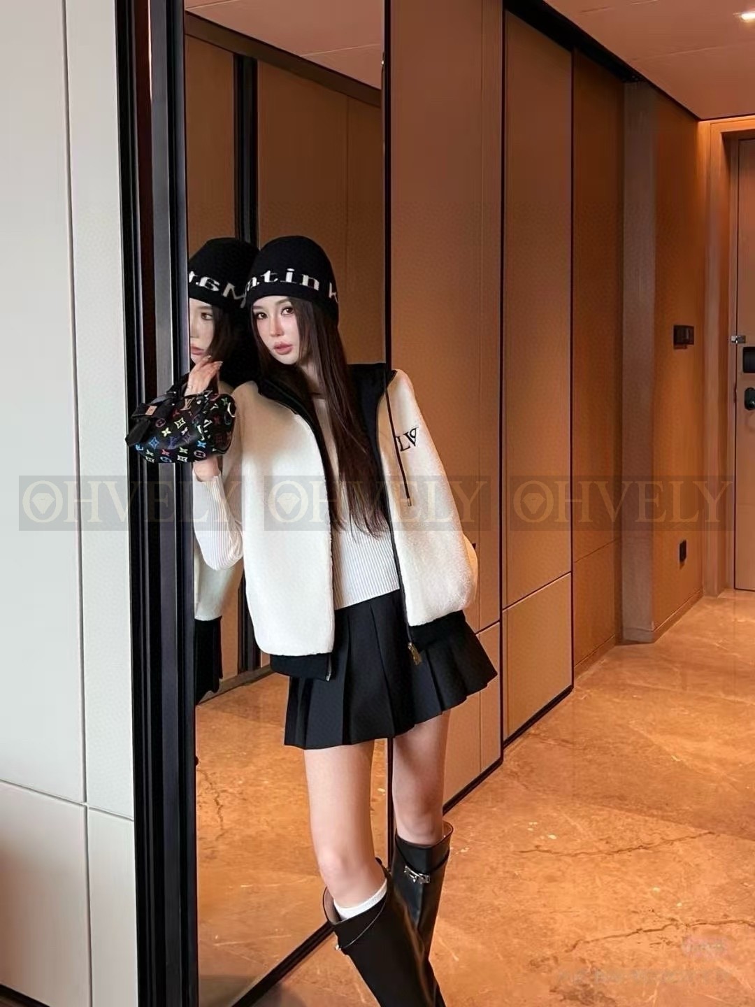 【 ZP 】LOUIS VUITTON 후드 조끼 (매장가 302만원) 상품 썸네일