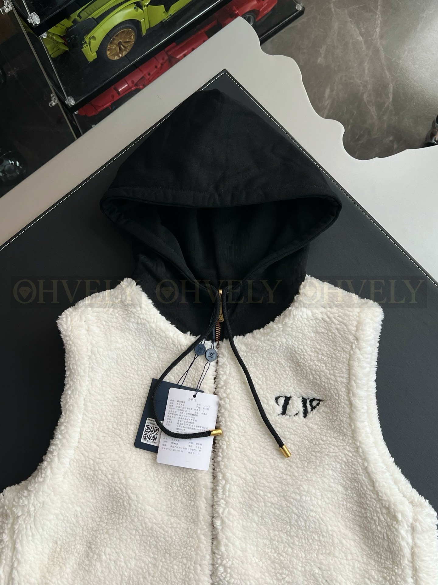 【 ZP 】LOUIS VUITTON 후드 조끼 (매장가 302만원) 상품 썸네일