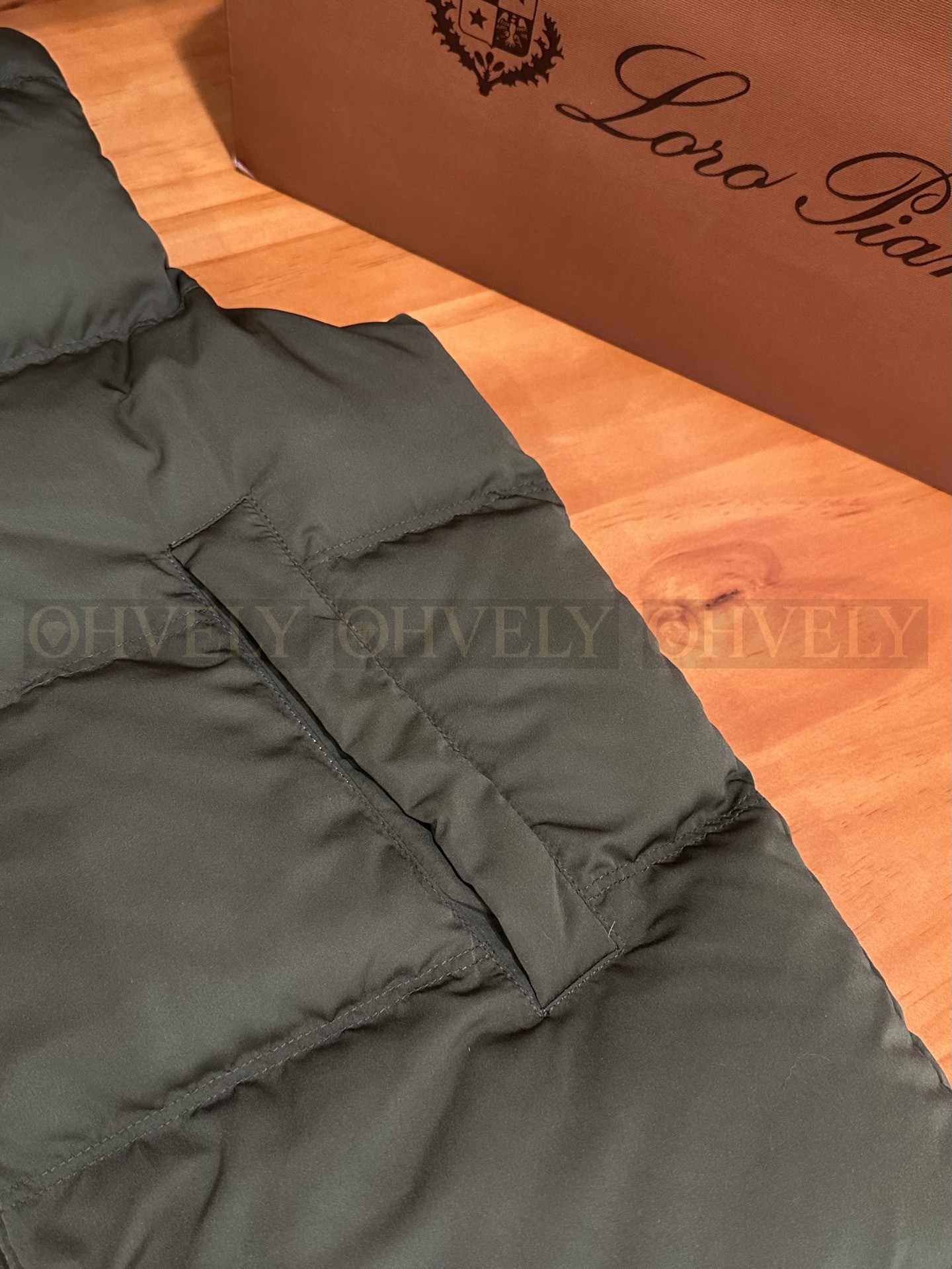 【 ZP버전 】LoroPiana 패딩 조끼 (매장가 760만원) 상품 썸네일