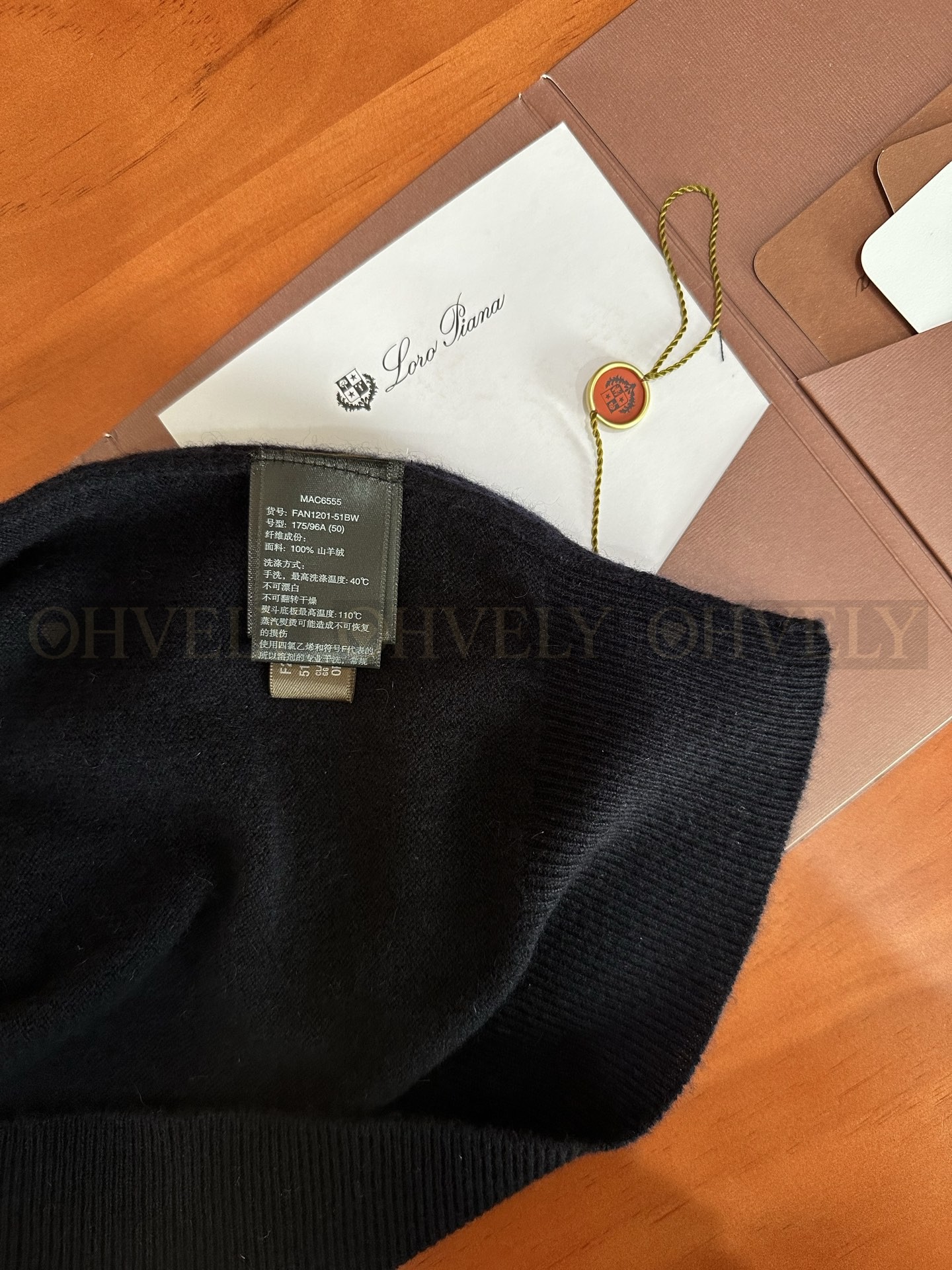 【 ZP 】LoroPiana 라운드 니트 (매장가 274만원) 상품 썸네일