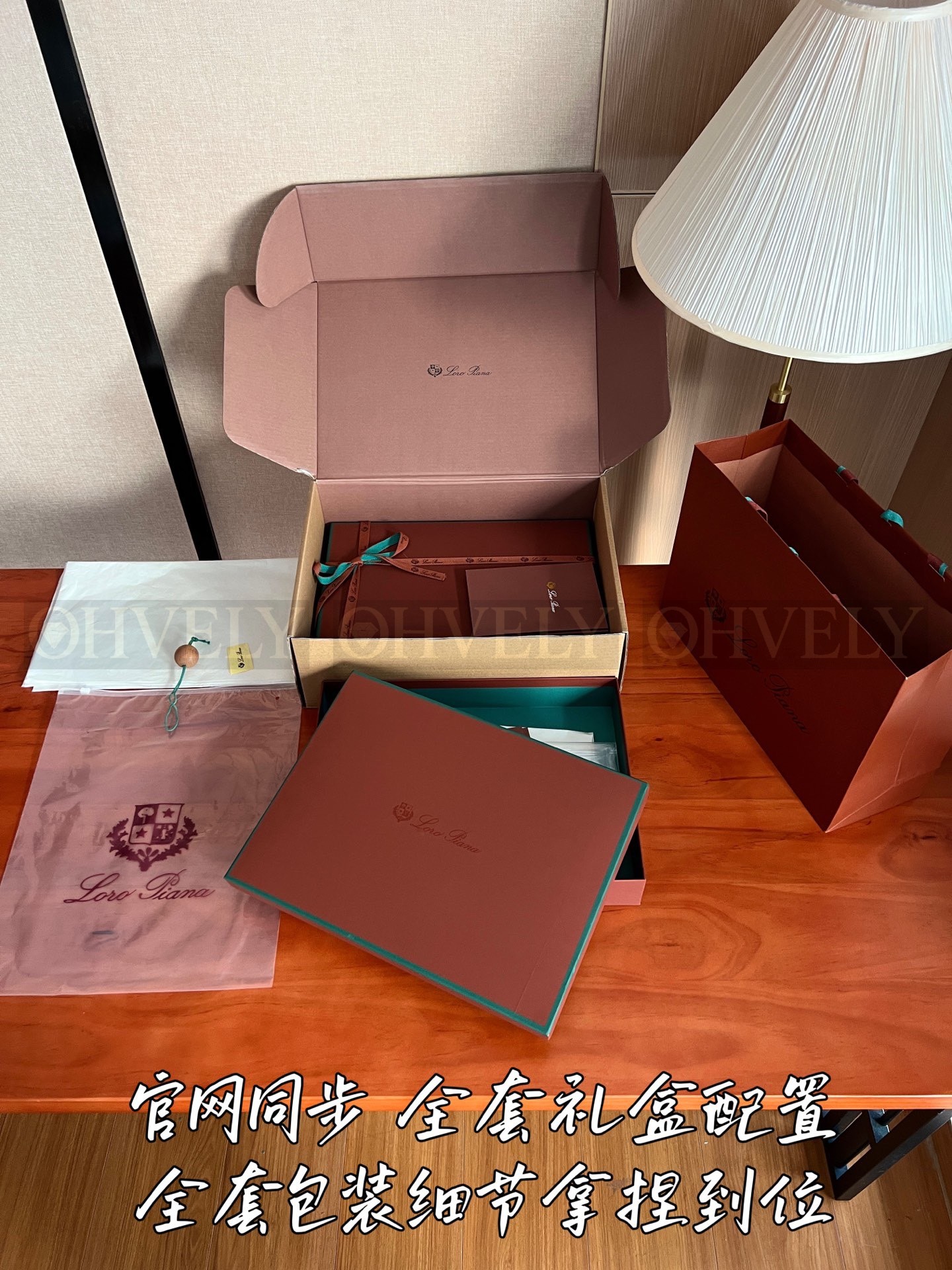 【 ZP 】LoroPiana 라운드 니트 (매장가 274만원) 상품 썸네일