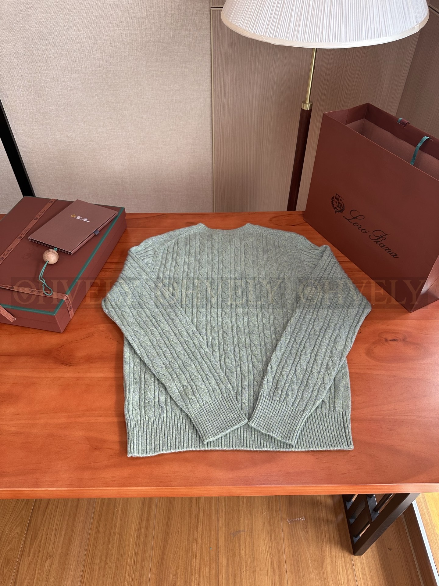 【 ZP 】LoroPiana 라운드 스웨터 (매장가 370만원) 상품 썸네일